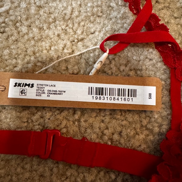 SKIMS Red Lace lingerie - Picture 2 of 4